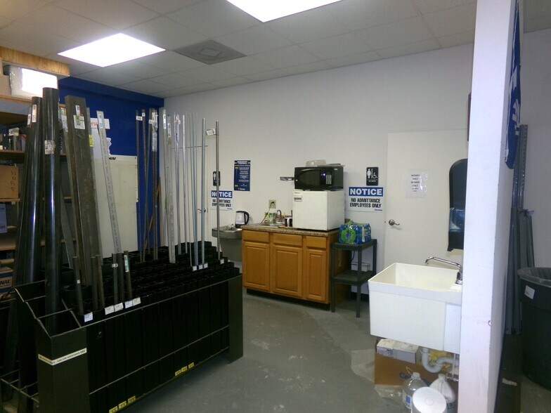 More Photos Of 904-910 Magnolia Ave, Auburndale General Retail For Lease