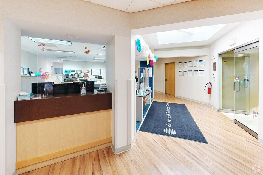 More Photos Of 555 Kinderkamack Rd, Oradell Medical For Sale