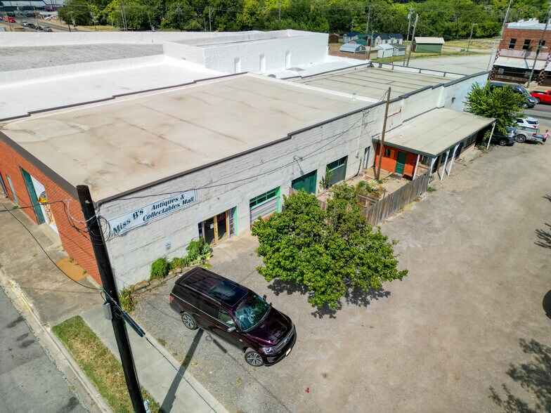 More Photos Of 311 N Main St, Weatherford Office For Sale