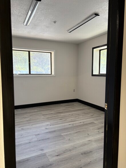 More Photos Of 3007 29th Ave E, Bradenton Manufacturing For Lease