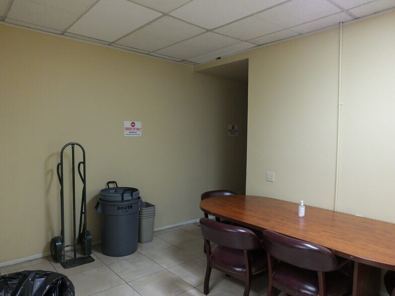 More Photos Of 44143-44147 20th St W, Lancaster Medical For Lease
