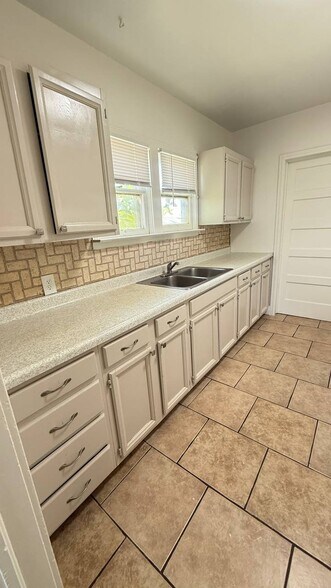 More Photos Of 205 W Maple Ave, Tulare Apartments For Lease