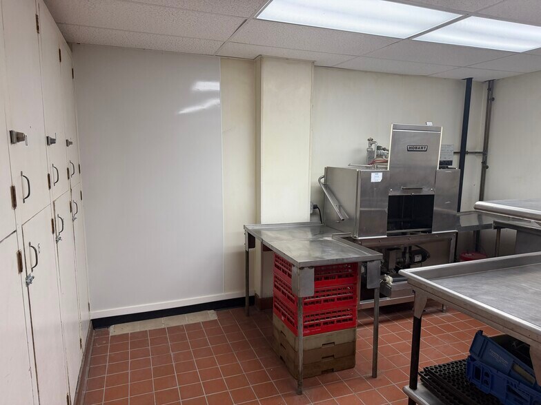 More Photos Of 1332 Lower Broadway, Schenectady Restaurant For Lease