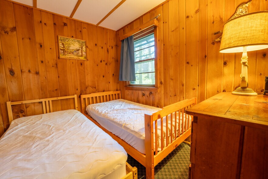 More Photos Of 224 N Shore Rd, Hadley Hotel For Sale
