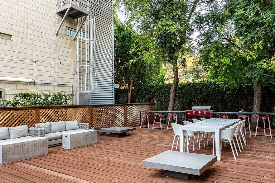 More Photos Of 3450 Cahuenga Blvd W, Los Angeles Office Residential For Sale