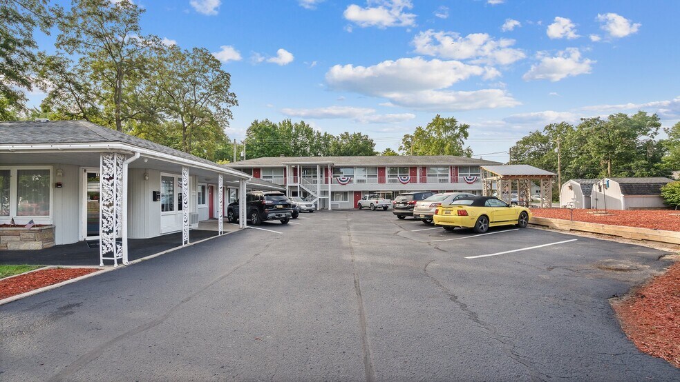 More Photos Of 1010 E Front St, Traverse City Hotel For Sale