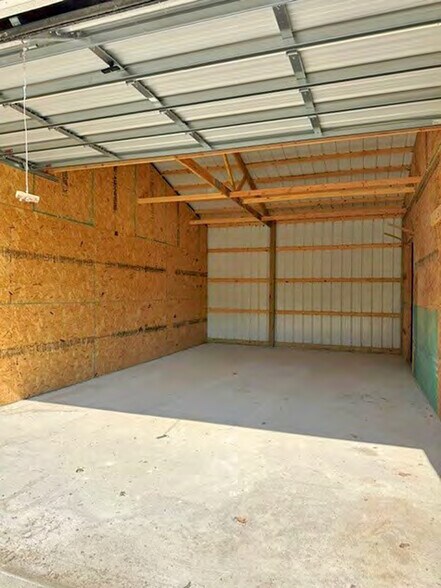 More Photos Of 1958 Llewellyn Rd, Belleville Flex For Sale