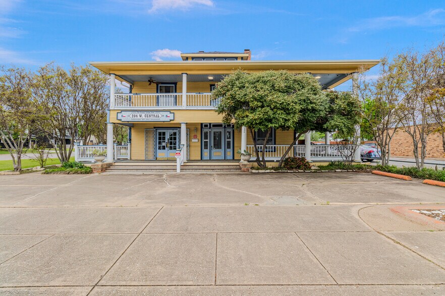 More Photos Of 204 W Central Ave, Fort Worth Office Residential For Sale