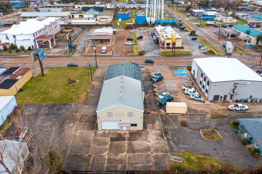 More Photos Of 622 E Prien Lake Rd, Lake Charles Light Manufacturing For Lease