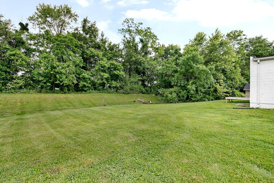 More Photos Of 537 E Main St, Lebanon Freestanding For Sale