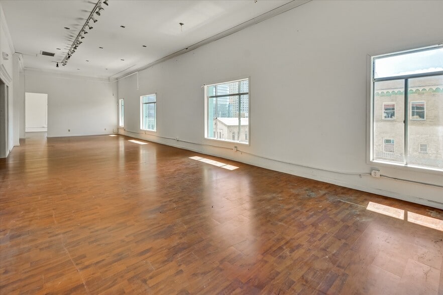 More Photos Of 601-625 Grant Ave, San Francisco Storefront Retail Office For Lease