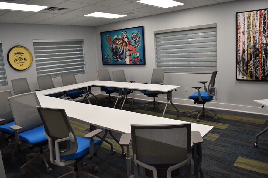More Photos Of 6015 N US Highway 301, Tampa Warehouse For Lease