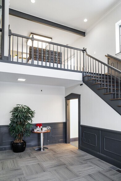 More Photos Of 1015 E Broad St, Columbus Office Residential For Lease