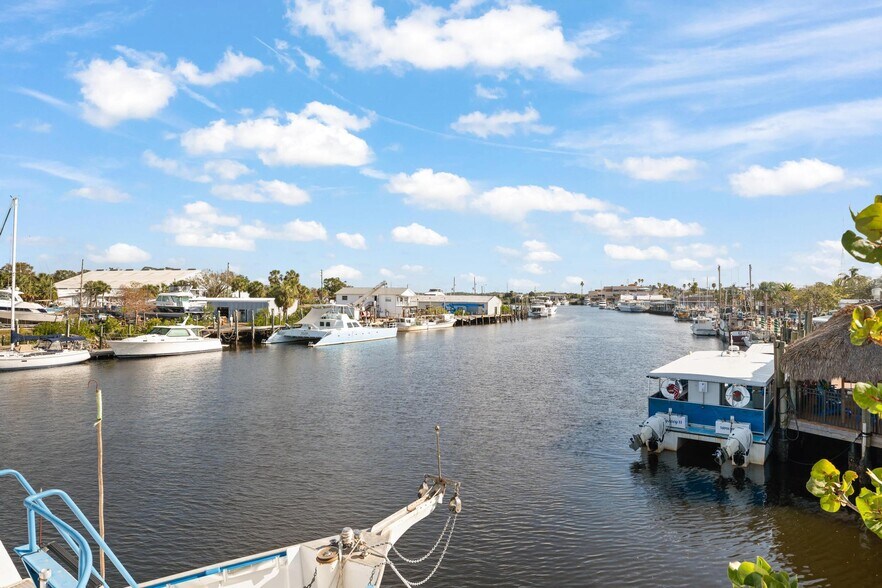 More Photos Of 810 Dodecanese Blvd, Tarpon Springs Marina For Sale