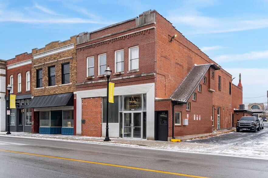 More Photos Of 408 W Walnut St, Springfield Storefront Retail Residential For Lease