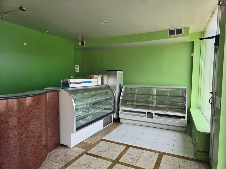 More Photos Of 3925 Oakton St, Skokie Restaurant For Sale