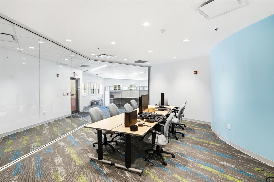 More Photos Of 15 Roszel Rd, West Windsor Office For Sale