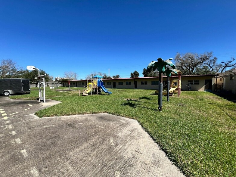 More Photos Of 624 E Saint Francis St, Brownsville Religious Facility For Sale