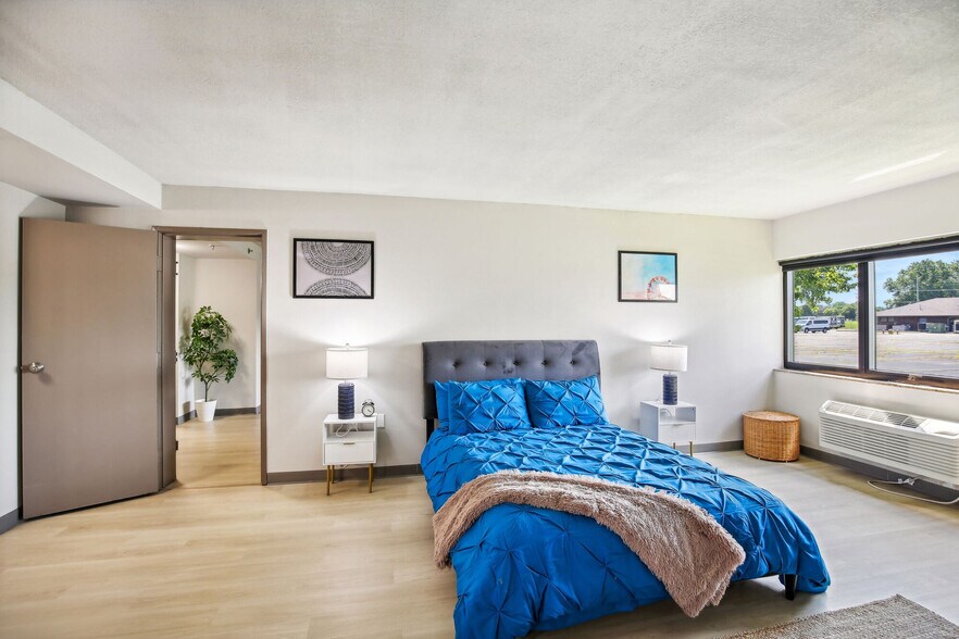 More Photos Of 34911 Van Dyke Ave, Sterling Heights Apartments For Lease