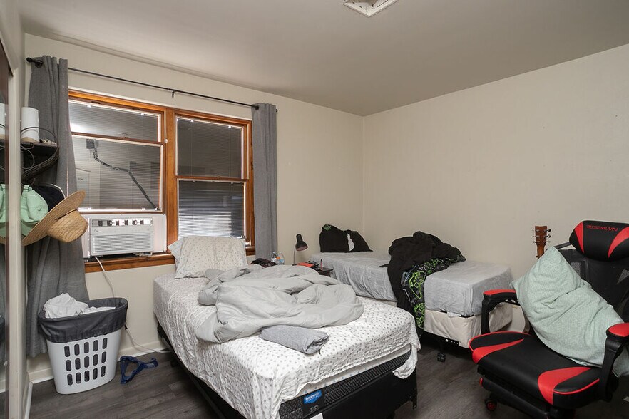 More Photos Of 121 S Pavilion Ave, Riverside Storefront Retail Residential For Sale