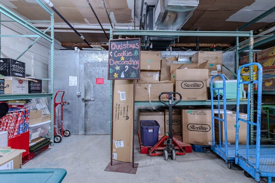 More Photos Of 234 Cedar St, Tigerton Supermarket For Sale