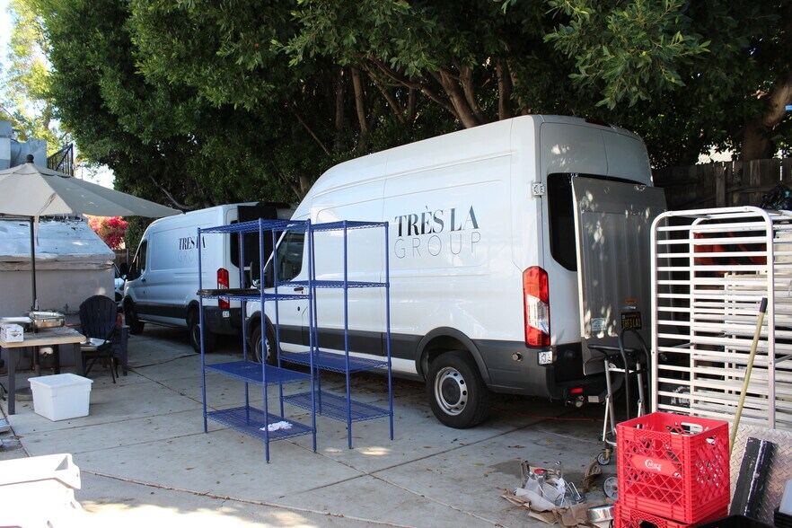 More Photos Of 21926 Costanso St, Woodland Hills Freestanding For Sale