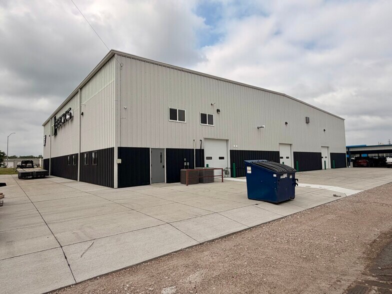 More Photos Of 405 Lake Ave, Gothenburg Distribution For Sale