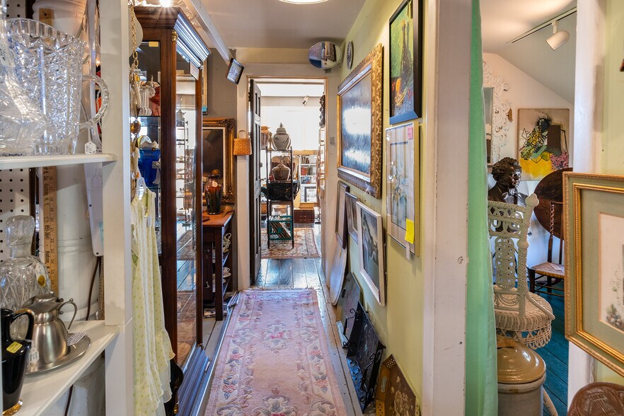 More Photos Of 3301 Franklin Ave, Millbrook General Retail For Sale