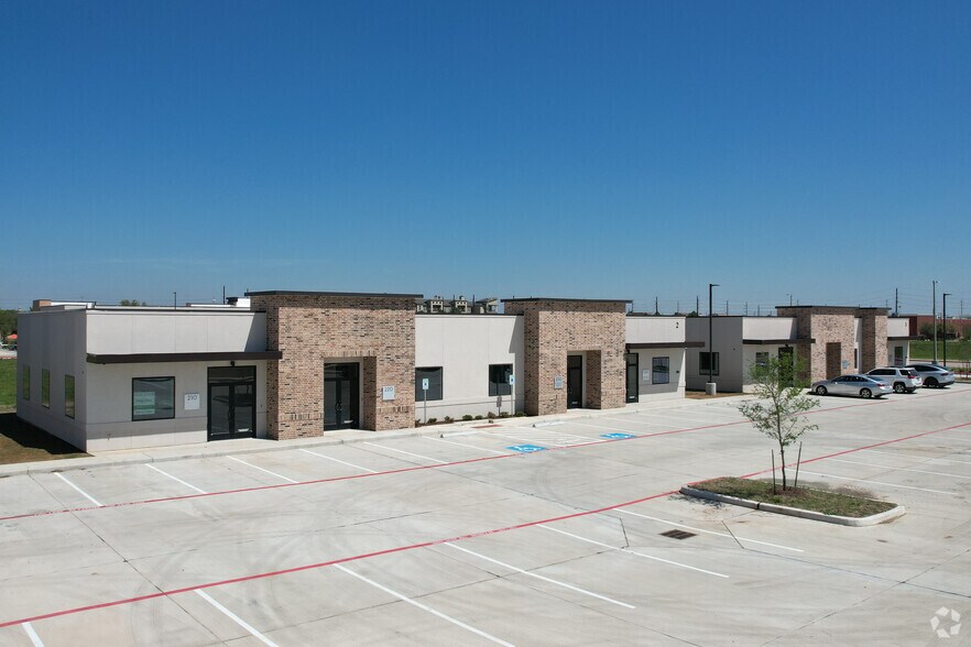 More Photos Of 11960 Broadway St, Pearland Medical For Sale