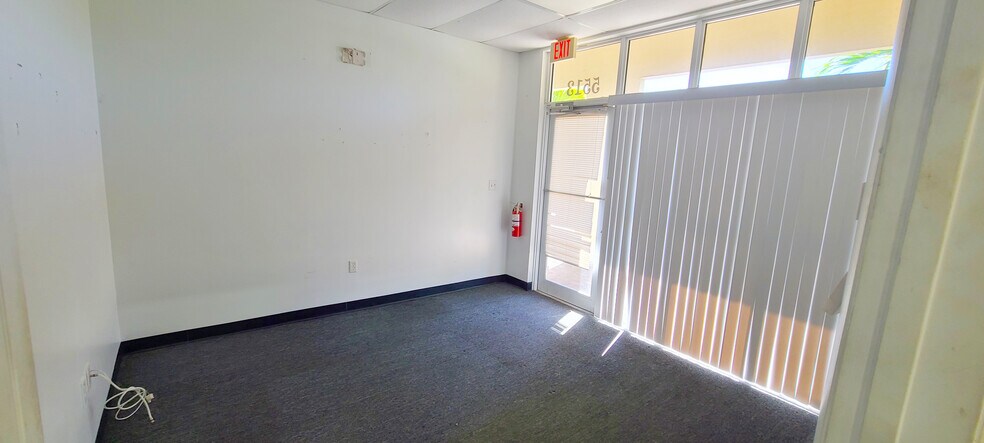 More Photos Of 5501-5553 N Nob Hill Rd, Sunrise Light Distribution For Lease