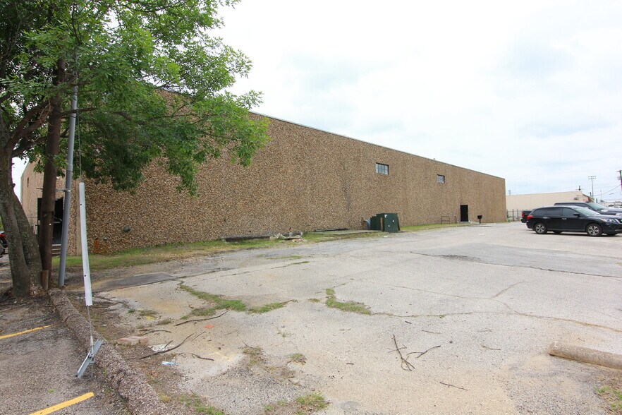 More Photos Of 2120 Vanco Dr, Irving Distribution For Lease