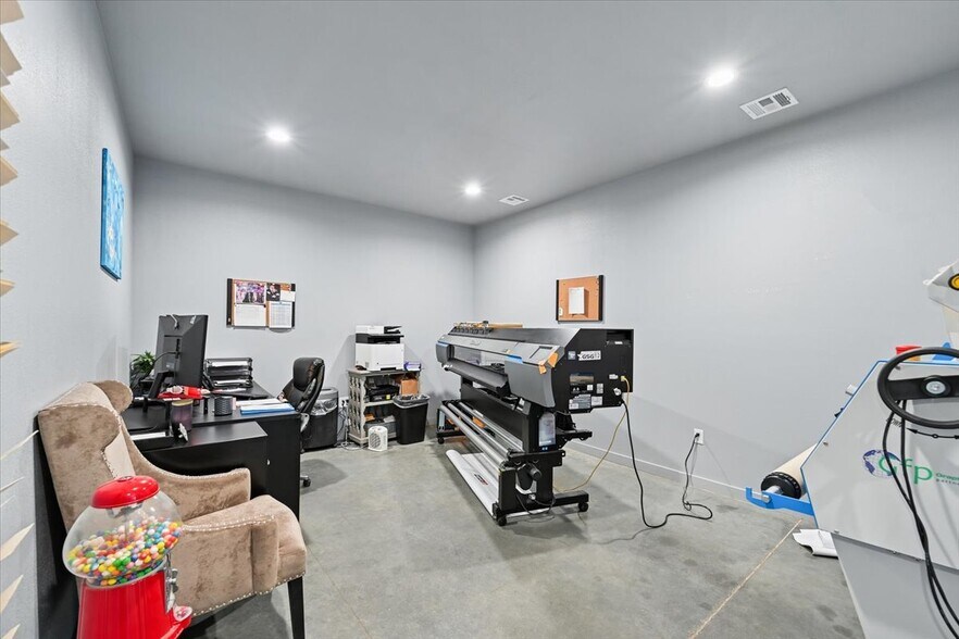 More Photos Of 22390 E 111th St, Broken Arrow Warehouse For Lease