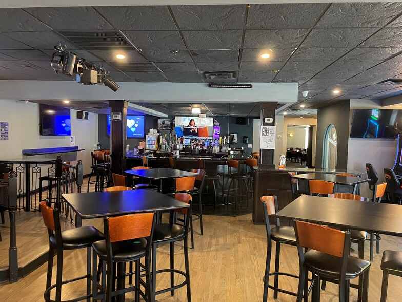 More Photos Of 17265 S Oak Park Ave, Tinley Park Office For Lease