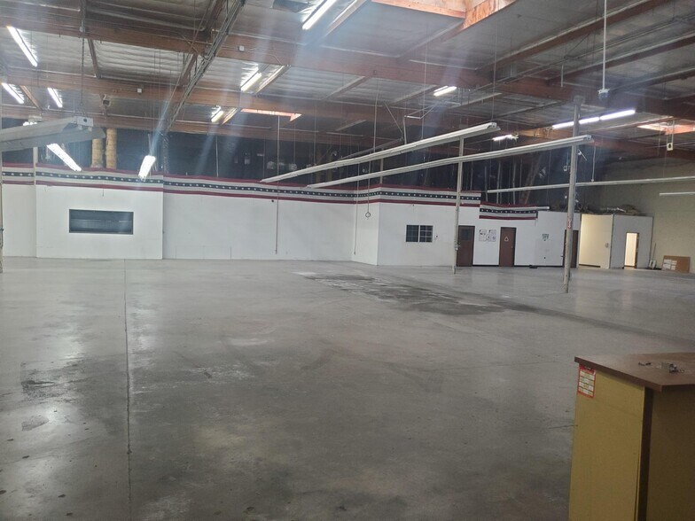 More Photos Of 21344 Superior St, Chatsworth Light Manufacturing For Lease