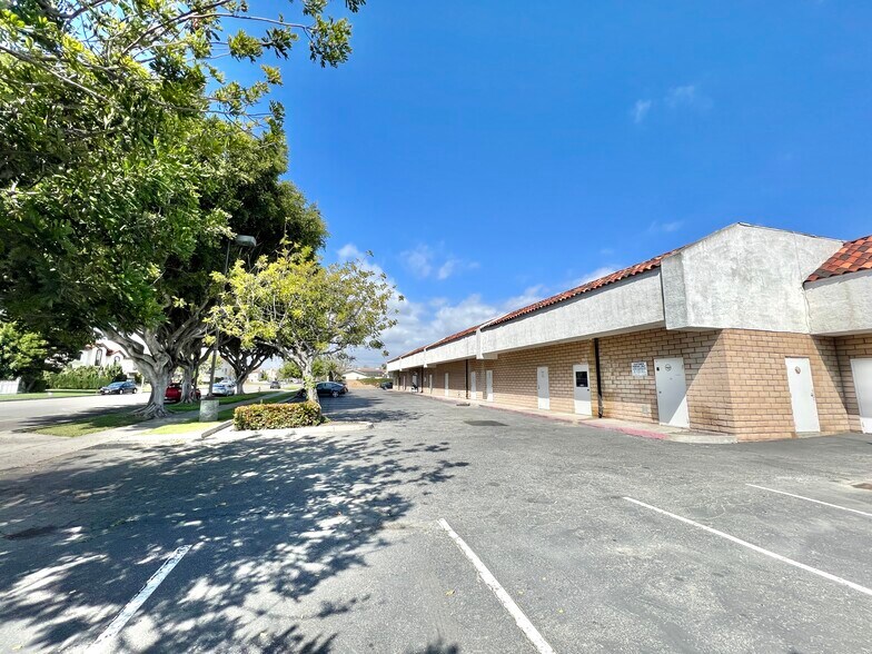 More Photos Of 10877-10911 Los Alamitos Blvd, Los Alamitos Unknown For Lease