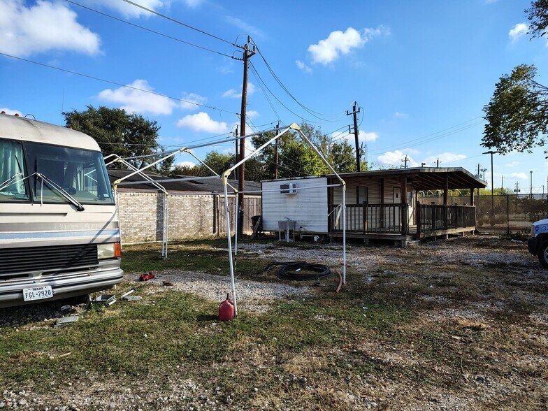 More Photos Of 11211 Kitty Brook Dr, Houston Land For Lease