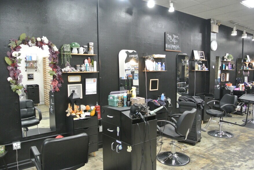 More Photos Of 127-131 N Grand Ave, Pullman General Retail For Sale