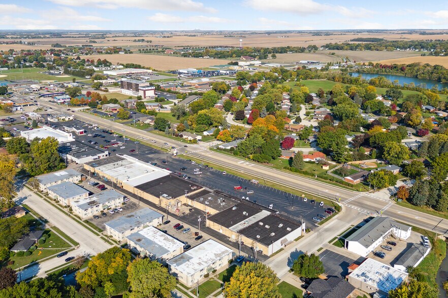 More Photos Of 120-150 May Mart Dr, Rochelle Unknown For Lease