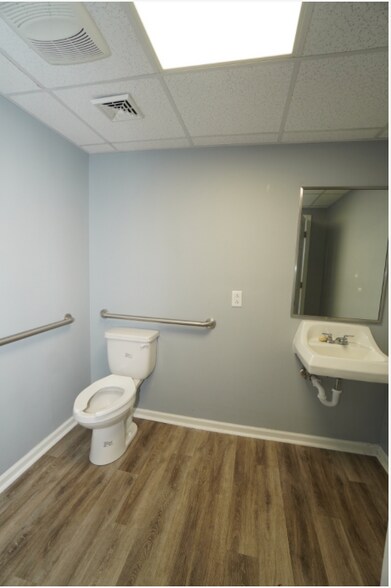 More Photos Of 1630 Midland Beaver Rd, Industry General Retail For Sale