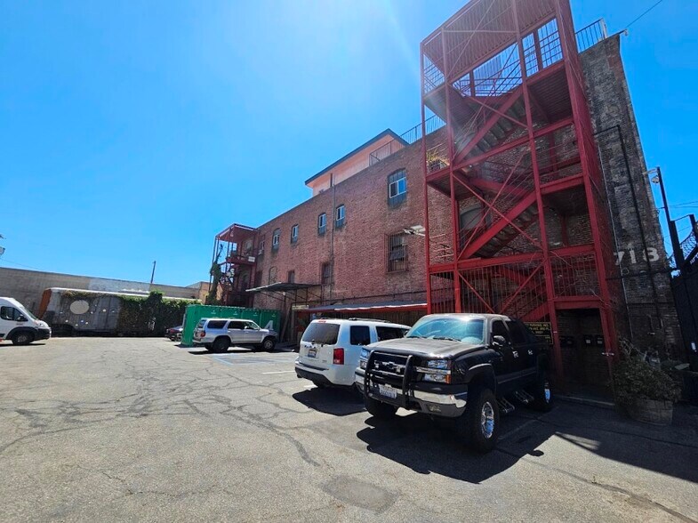 More Photos Of 718 Gladys Ave, Los Angeles Warehouse For Lease