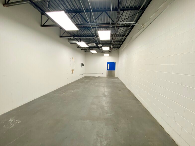 More Photos Of 1203 W Ferdon St, Litchfield Storefront For Lease