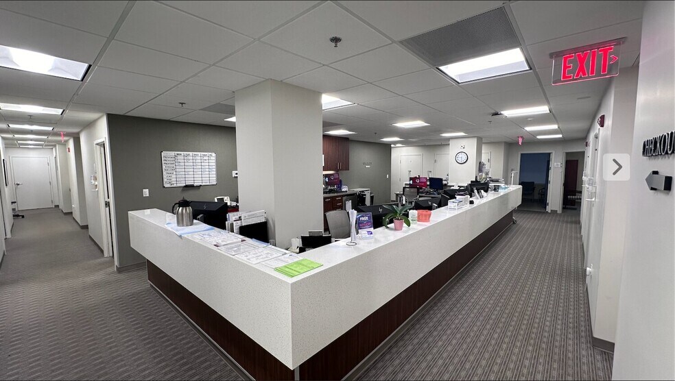 More Photos Of 130 Park St SE, Vienna Medical For Lease