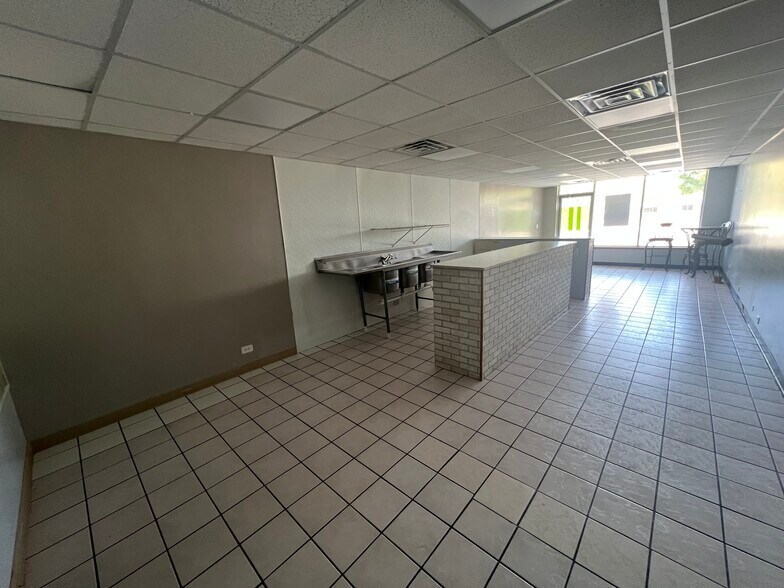 More Photos Of 35-101 E Fullerton Ave, Addison Unknown For Sale