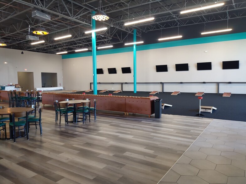 More Photos Of 868 N Gilbert Rd, Gilbert Freestanding For Lease