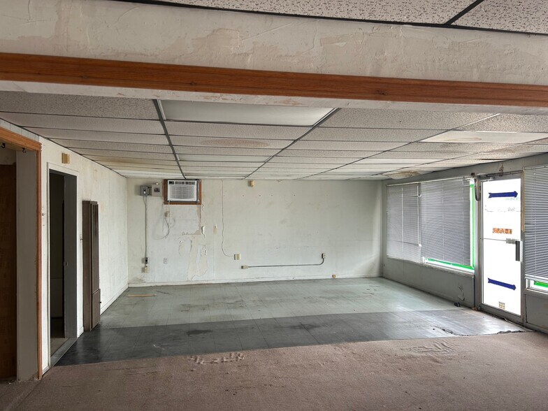 More Photos Of 109 SW 11th St, Lawton Light Distribution For Sale