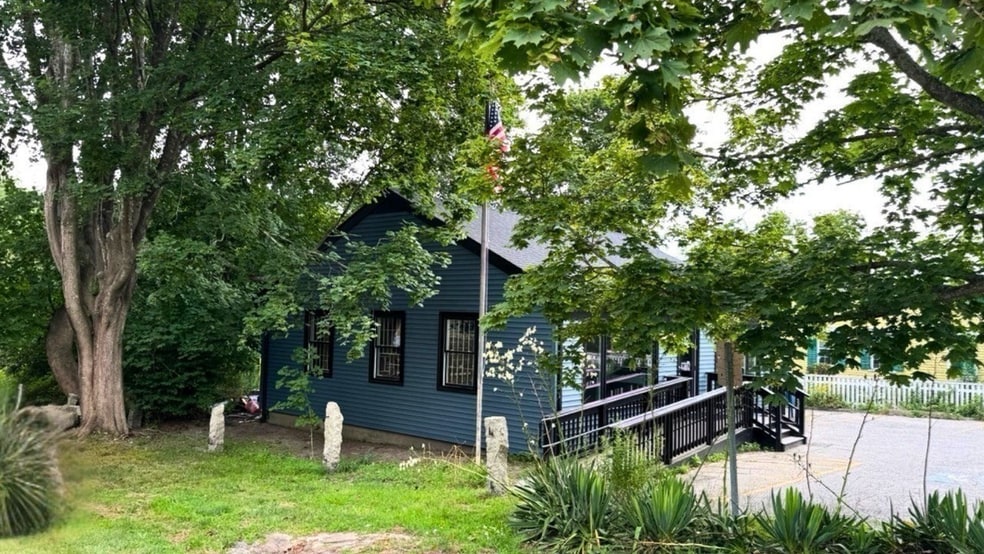 More Photos Of 529 Old County Rd, Westport Post Office For Sale