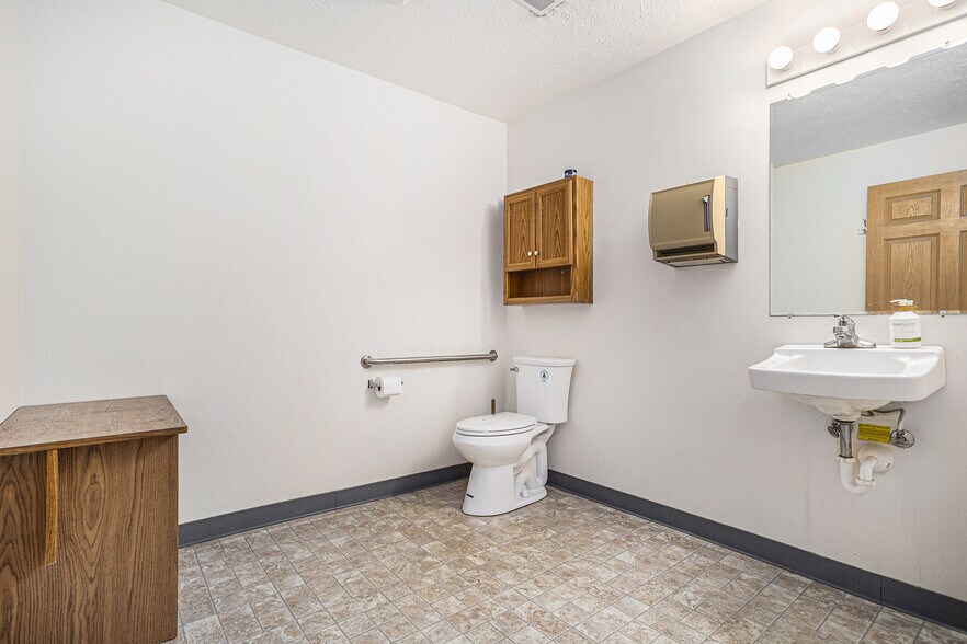 More Photos Of 550 E Cork St, Kalamazoo Freestanding For Sale