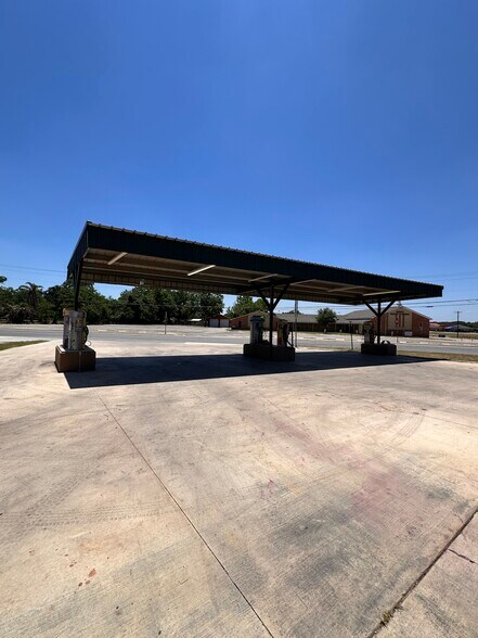 More Photos Of 1222 N Bryant St, Pleasanton Carwash For Sale