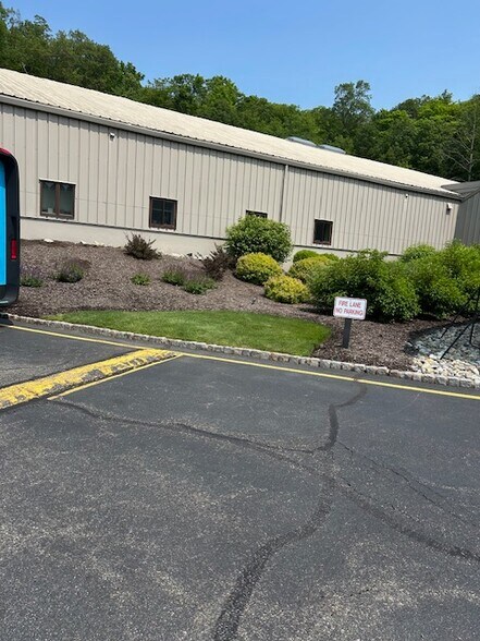 More Photos Of 170 Kinnelon Rd, Kinnelon Office Residential For Sale
