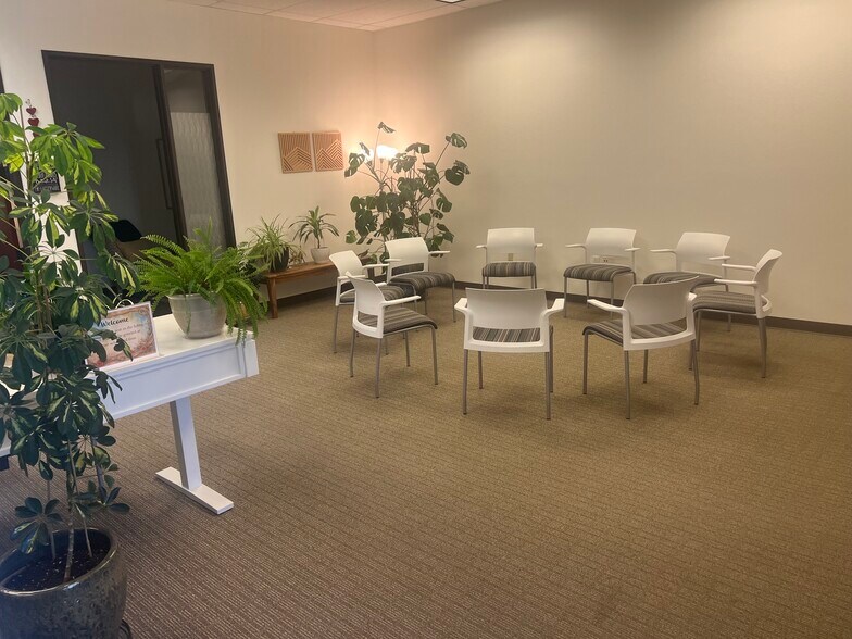 More Photos Of 2000-2090 S Eagle Rd, Meridian Office For Sale